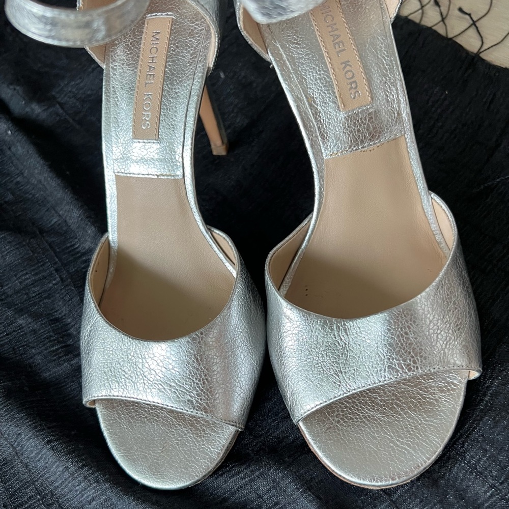 Michael Kors Metallic Silver Leather Heeled Sandals 🎉Host Pick🎉 - Picture 7 of 14